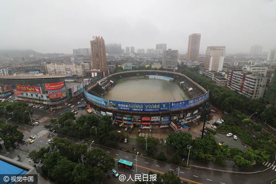 豪雨続く湖北省鄂州市、スタジアムが「バスタブ」狀態に