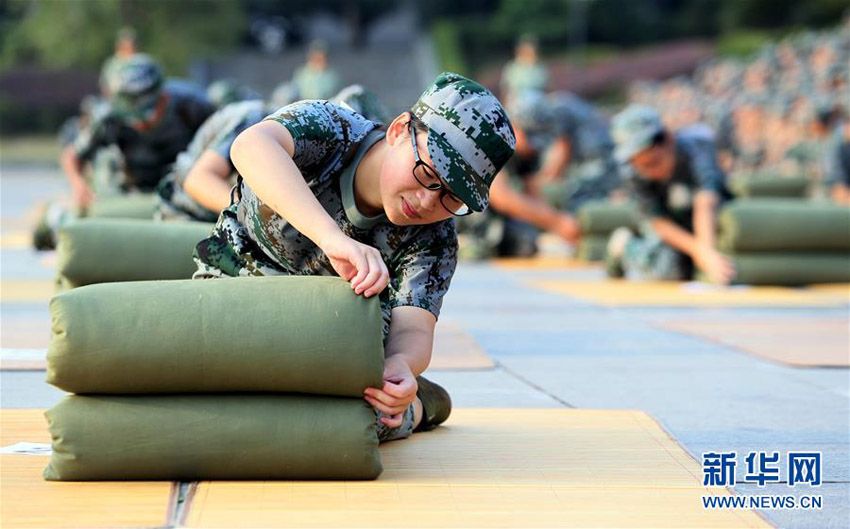 大學軍事訓練で「布団畳み」競技の試合開催　湖南省