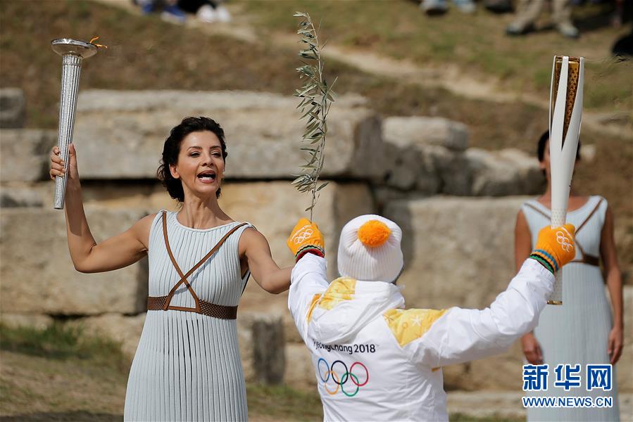 ギリシャオリンピア遺跡で平昌冬季五輪の聖火の採火式リハーサル　