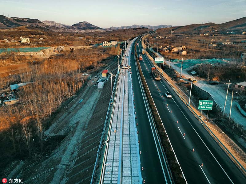 世界初の太陽光発電高速道路が年末に竣工?開通予定　山東省