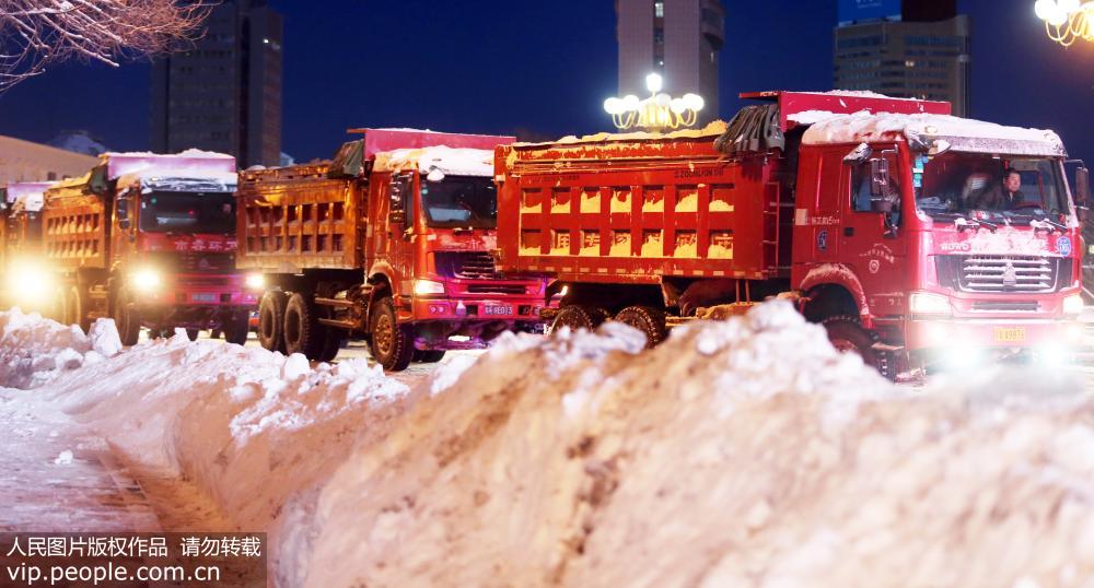 ウルムチ市で今冬最大の雪　気象庁が黃色警報発令　新疆