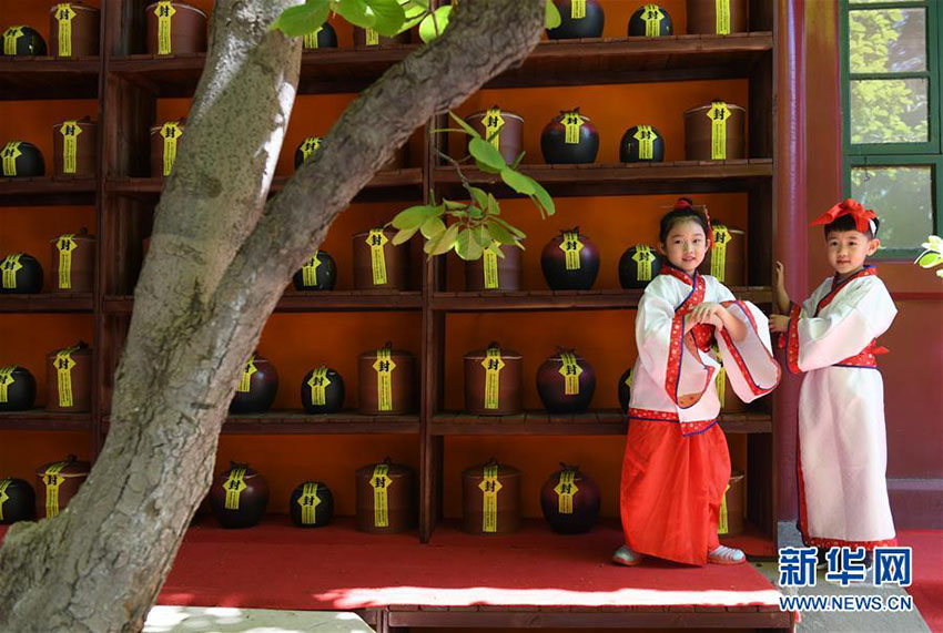 北京市の八大処茶文化フェスで伝統の封茶大典