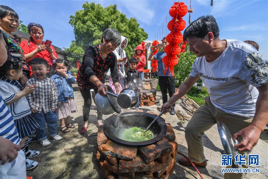 水郷古鎮で「立夏」を祝う伝統イベント開催　浙江省