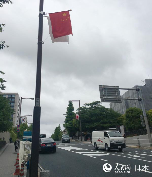 李克強総理が中日韓サミットに出席　霞ヶ関周辺には中日韓の國旗並ぶ