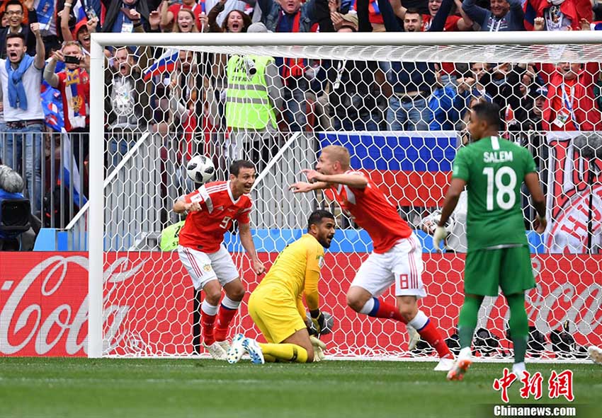 W杯開幕戦スタート　熱狂するサッカーサポーター