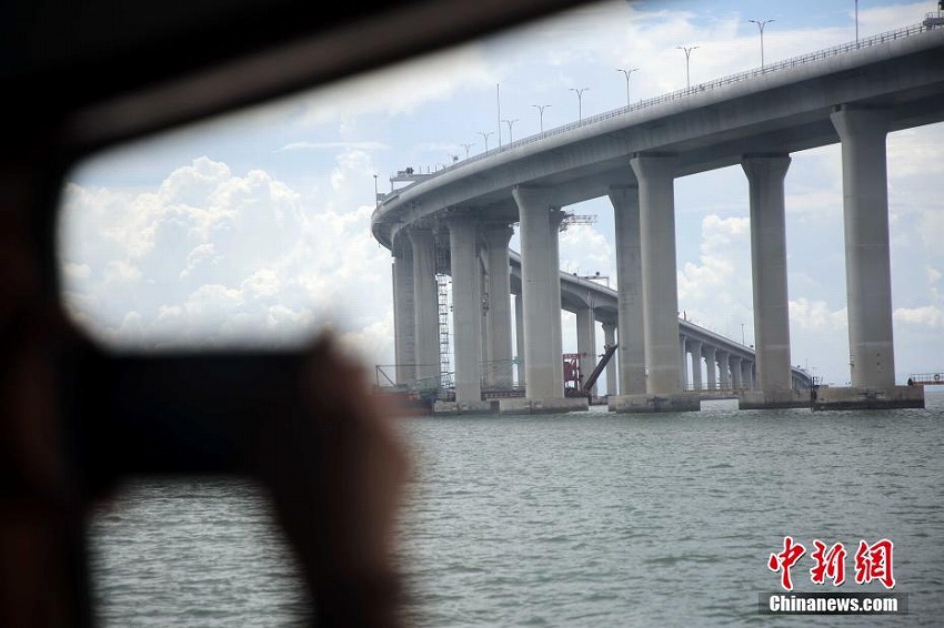 間もなく開通迎える世界最長の海上橋?港珠澳大橋