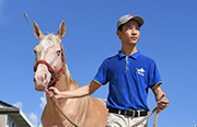 夢は競馬の騎手！ 陽光馬術學校の生徒たち