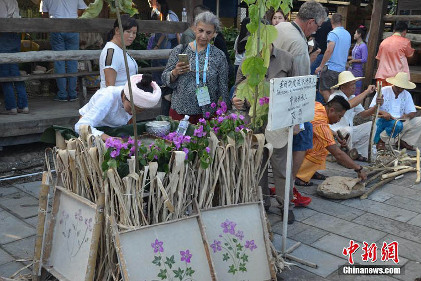 雲南タイ族の無形文化遺産「古式製紙法」の伝承は女性だけ