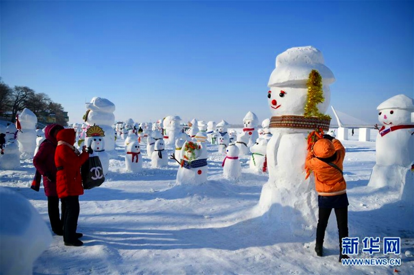 居並ぶ2019個の雪だるま！　黒竜江省ハルビン