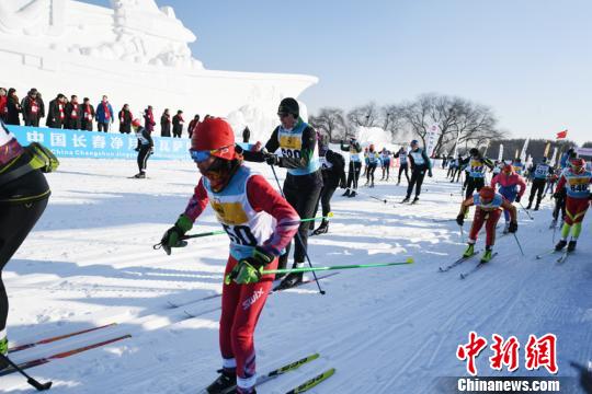 長(zhǎng)春でクロスカントリースキー大會(huì)　國(guó)內(nèi)外1千人が參加