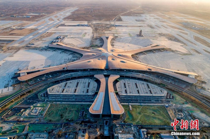 北京大興國際空港、「翼を広げた鳳凰」の完全な姿を披露