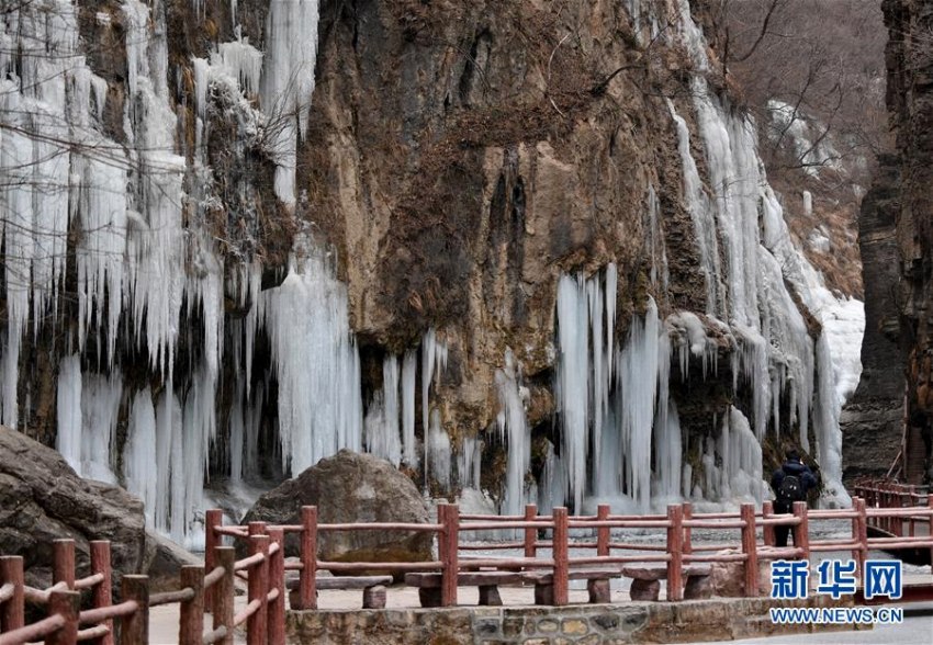 冬の絶景！河南省雲臺山で氷瀑現象