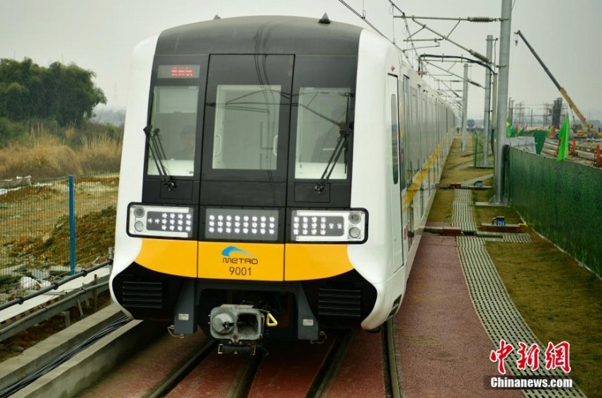 成都地下鉄9號線に全自動無人運転車両が正式に登場