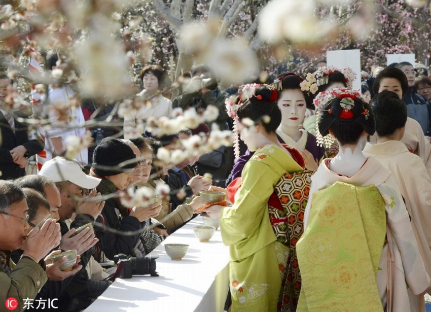 北野天満宮の「梅花祭」の様子（寫真提供?東方IC）。