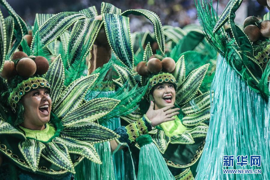 ブラジルサンパウロのカーニバルが開幕