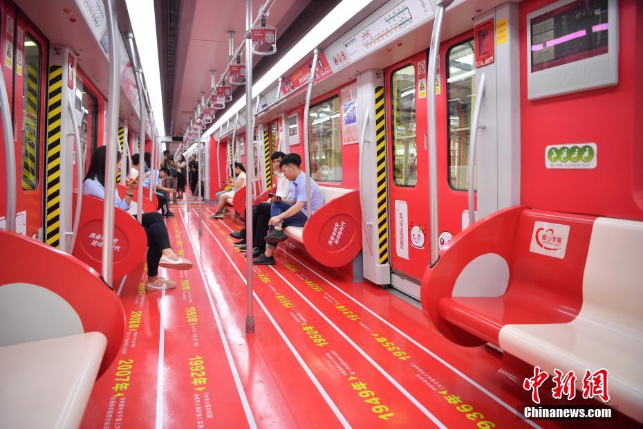 青年地下鉄シリーズ「青春號(hào)」の車內(nèi)の様子（撮影?劉冉陽(yáng)）。