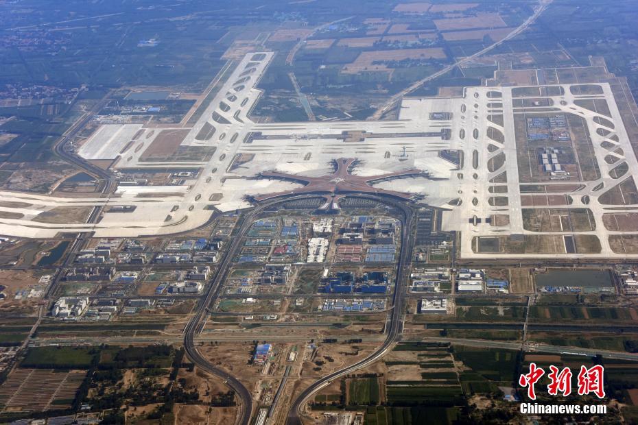 上空から見た雄大で壯観な北京大興國際空港