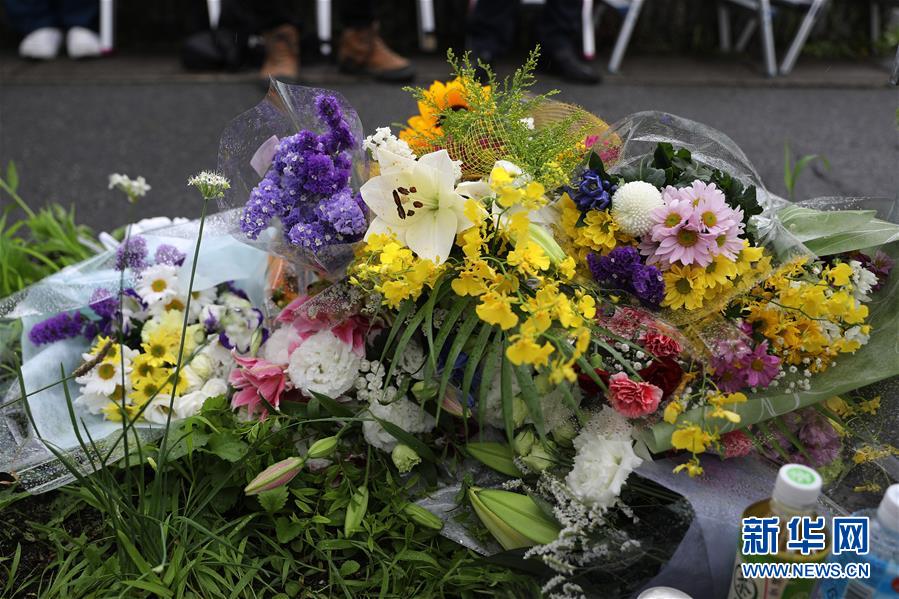 京都アニメーション火災(zāi)の犠牲者に市民が捧げた花束（撮影?杜瀟逸）。