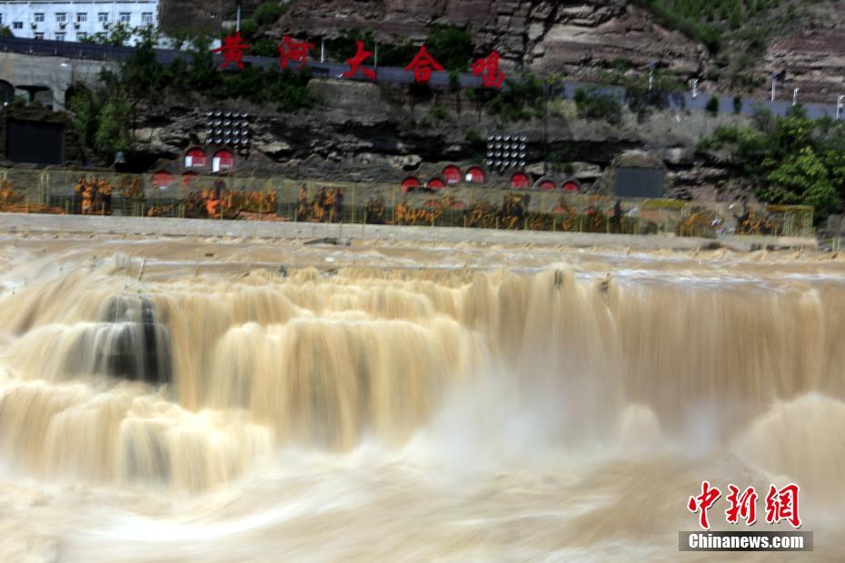 山西省臨汾市吉県で撮影された黃河壺口瀑布の壯大で美しい景色（7月21日撮影?王輝耀）。