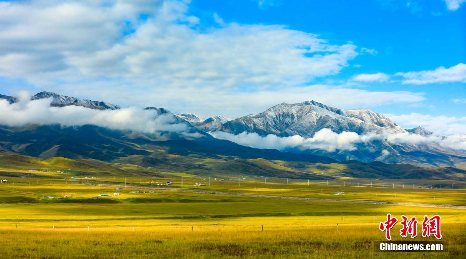 息を吞むような自然の美しい景色広がる秋の祁連山脈（撮影?蘇金元）。