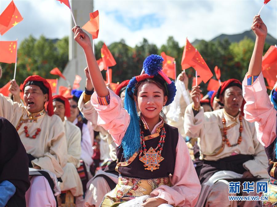 千人鍋荘舞で祖國稱えるイベント　西蔵（チベット）自治區