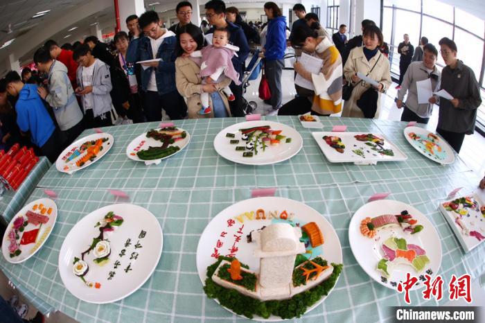 南北の大學グルメが南京に大集合、大學生らが舌鼓