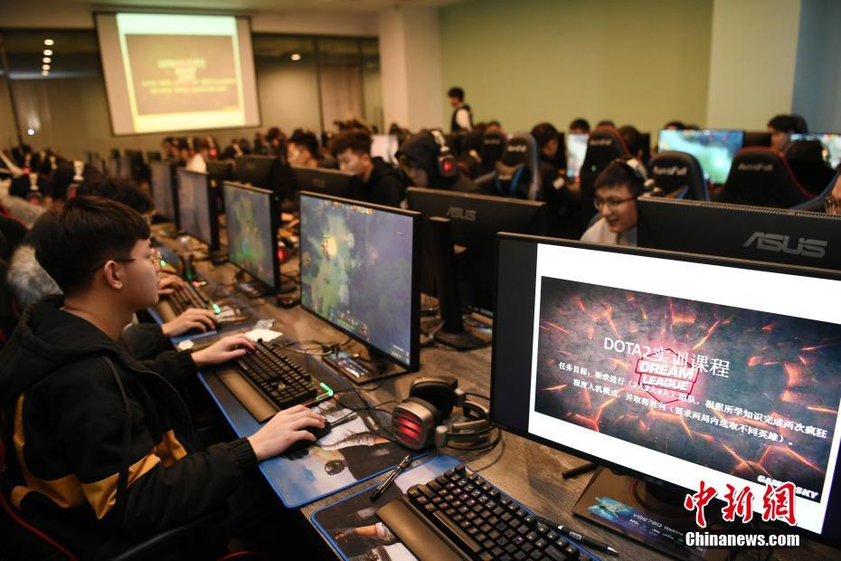 學生たちが授業でゲーム！長春のeスポーツ學科を訪ねて　吉林省