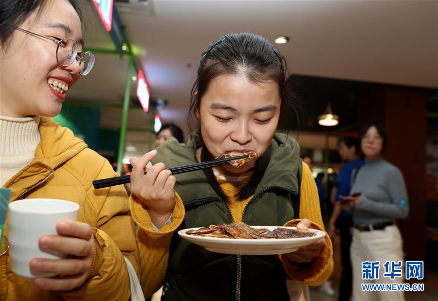 「多肉ムース」など各校の自慢料理が大集合！大學生グルメフェス　上海 