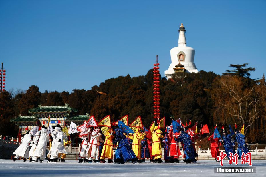 北京の北海公園で清朝宮廷の氷遊び「氷嬉」のパフォーマンス