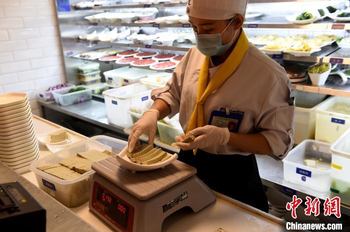 食べ殘しゼロ目指し、「ハーフサイズ」を提供する火鍋店多數に　重慶市