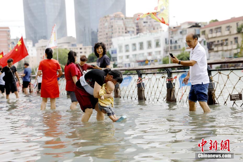 天文潮の大潮で沿海の低地エリアに海水が流入　福建省アモイ