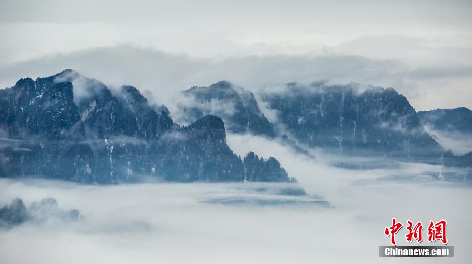 神農架の雲海（撮影?薛揚）。