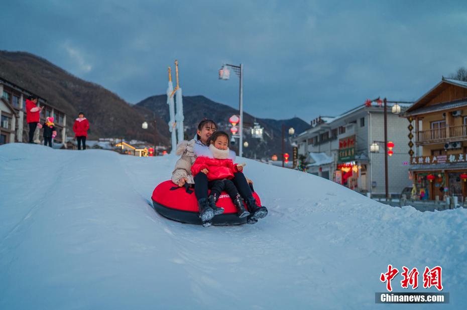 寒く寂しい神農(nóng)架の「雪の巣」がロマン溢れる「雪郷」に変身　湖北省