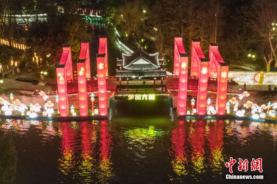 南京市白鷺洲公園の夜景（ドローンによる撮影?泱波）。