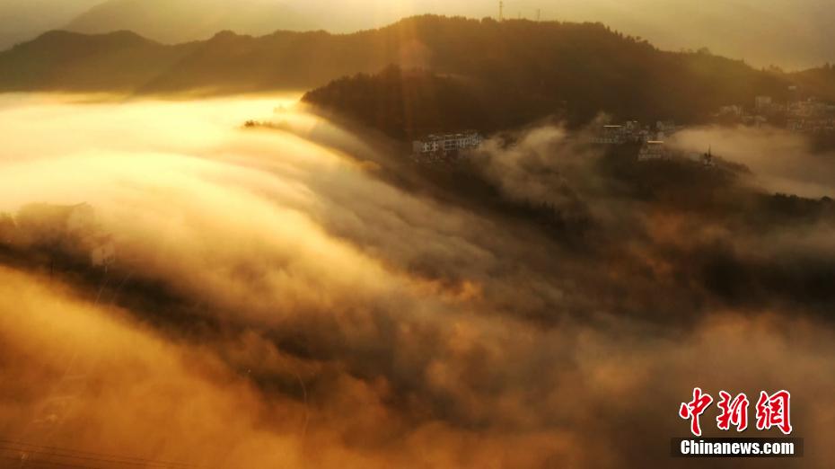 坡山村に広がった雲海の景色（撮影?方四清）。