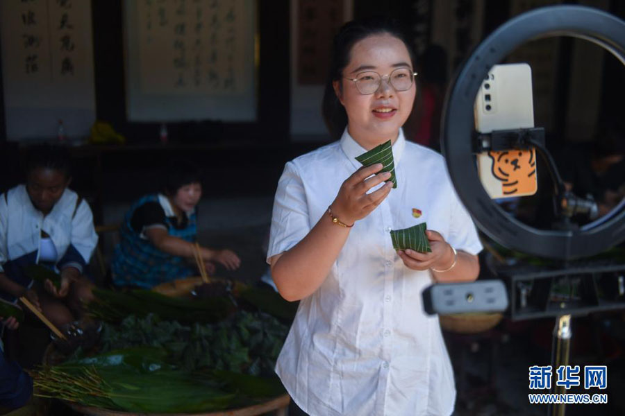 伝統(tǒng)的なちまきで特色ある産業(yè)立ち上げる山村　浙江省