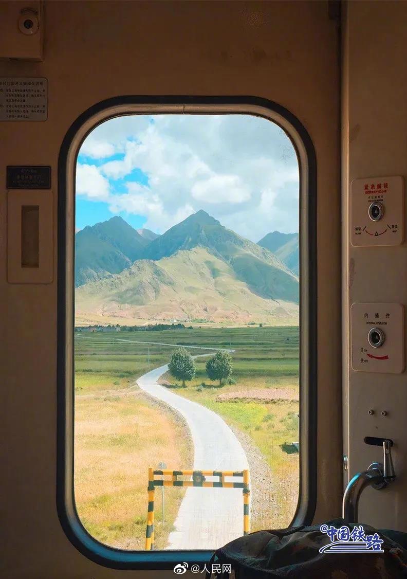 中國の鉄道の旅、美しい車窓からの風景