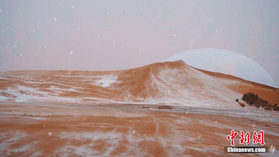 雪と砂漠の絶景広がる寧夏回族自治區(qū)の中衛(wèi)市沙坡頭區(qū)