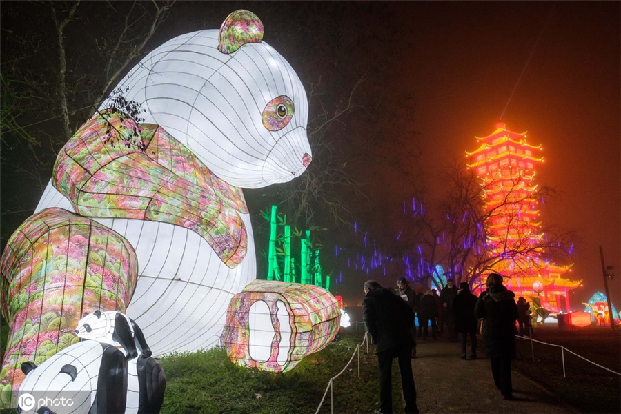 11月30日、仏ブラニャックにある公園で開催された大規模な中國伝統ランタンフェスティバル（寫真著作権は東方ICが所有のため転載禁止）。