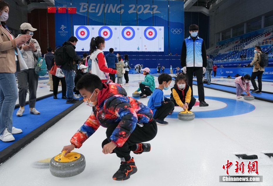 國家水泳センターで「冬季五輪文化市民體験期間」スタート　北京