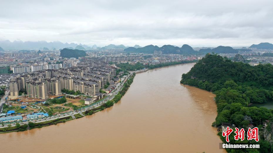 ドローンで撮影した漓江の虞山橋區間（撮影?楊宗盛）。