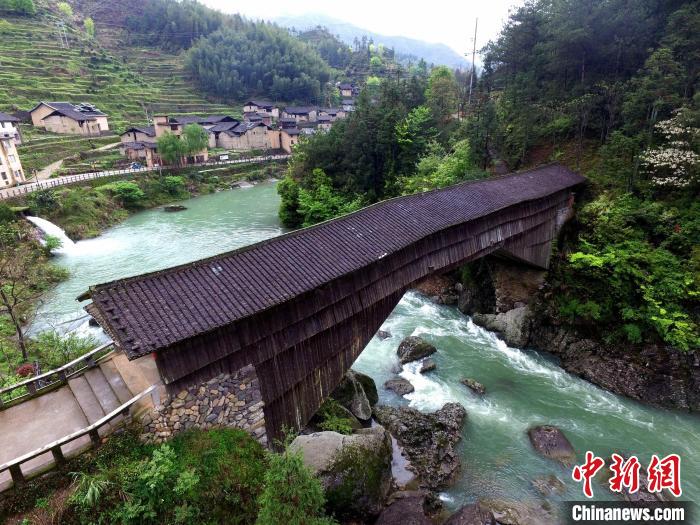 壽寧県下黨郷の鸞峰橋（撮影?王東明）。