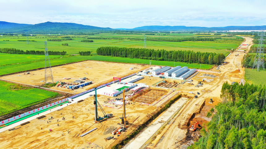 本格的な建設(shè)が始まった中國最北端の高速鉄道駅「伊春西駅」。（撮影?原勇）