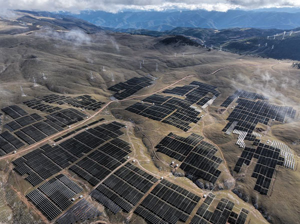 興川実証太陽光発電所の鳥瞰図。（畫像提供は國家電投四川公司）