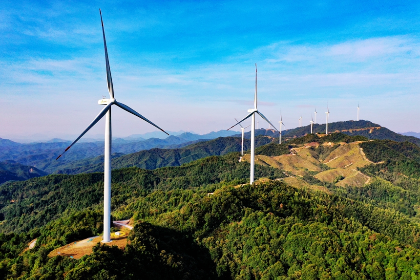 上空から撮影した全南県烏梅山風力発電所（撮影?李凡欽)。