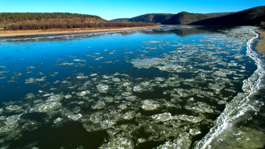 「跑氷排」の壯観な風景が広がる黒竜江の漠河區(qū)間（寫真提供?漠河市委員會宣伝部）。