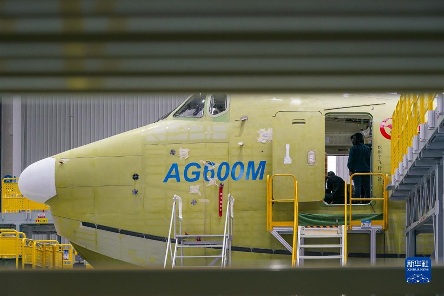 中國獨自開発の大型水陸両用機「AG600M」の生産ラインを訪ねて