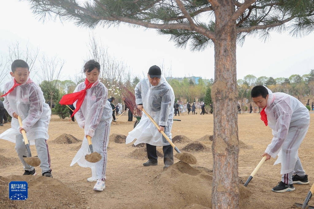 習近平総書記が北京の植樹活動に參加「グリーン発展は中國発展の重大戦略」