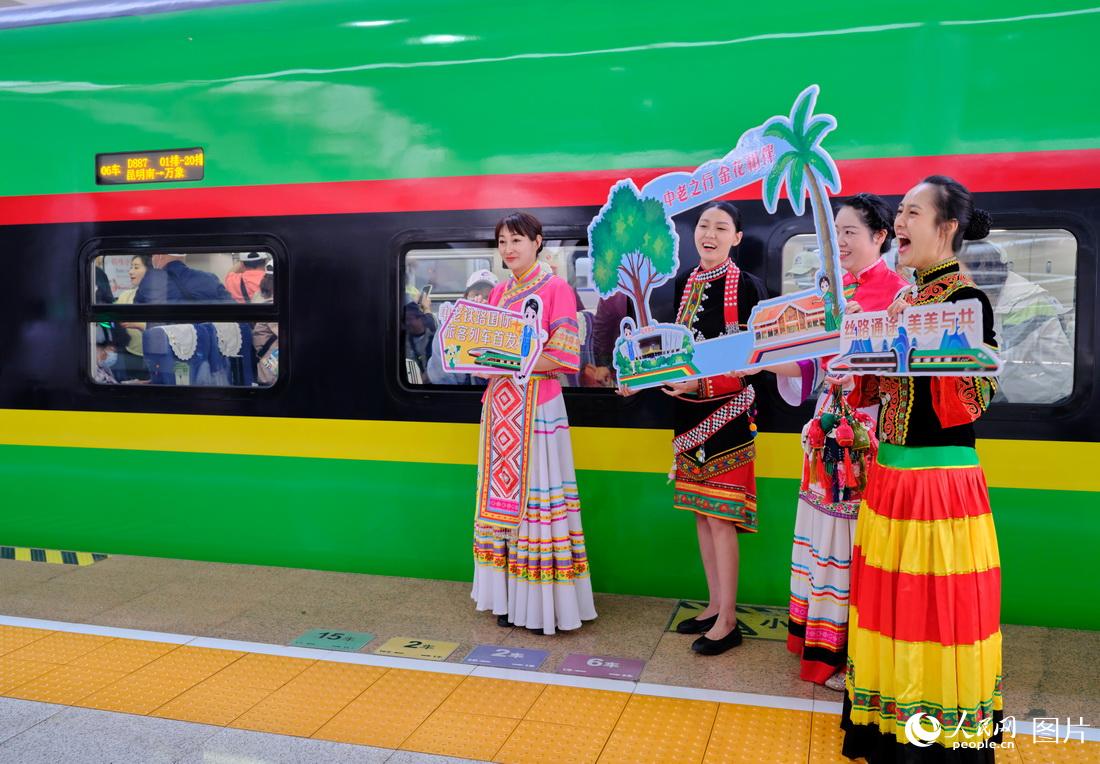 中國ラオス鉄道の國際旅客列車が運行開始