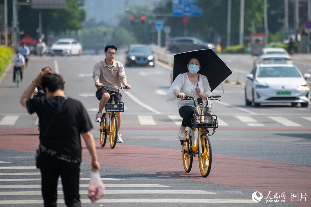 北京で今年初の「高溫青色警報(bào)」発令　15日の最高気溫は35度